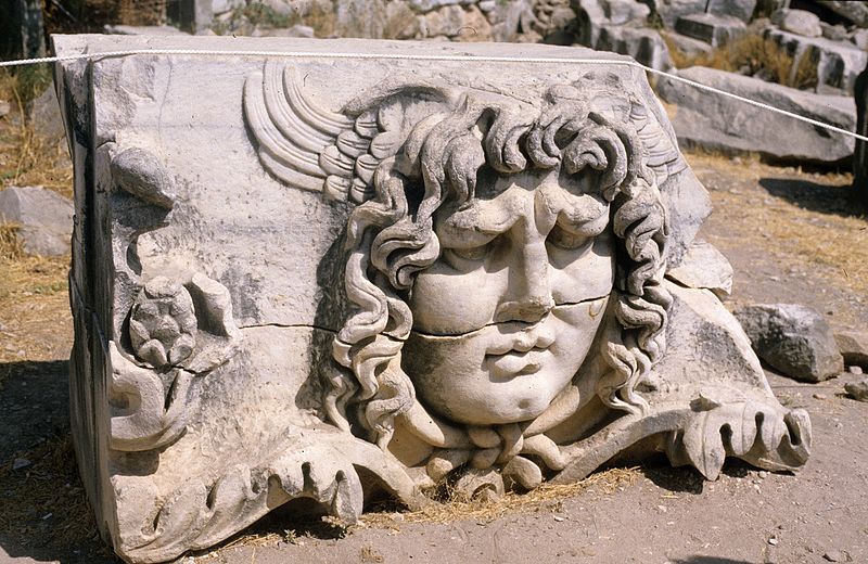 Datei:800px-Medusa Didyma.jpg