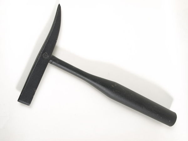 Datei:600px-Hammer Schweißerhammer DIN 5133.jpg