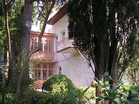 Datei:450px-Die weisse Datscha, Thechov-Museum,Jalta.jpg