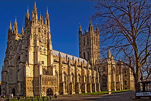 Datei:300px-Canterbury-cathedral-wyrdlight.jpg