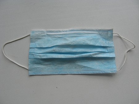 Datei:450px-A surgical mask (2017).jpg
