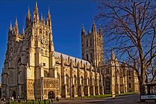 Datei:225px-Canterbury-cathedral-wyrdlight.jpg