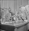 Datei:113px-Britain Builds Light Cars- the British Automobile Industry, UK, 1945 D26131.jpg