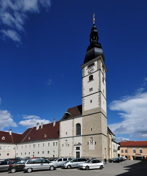 Datei:1002px-13-04-13-st-poelten-domplatz-315a.jpg