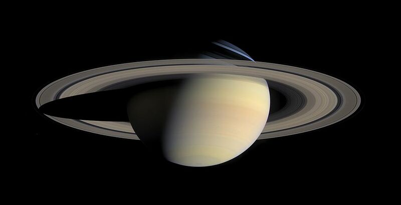 Datei:1024px-Saturn from Cassini Orbiter (2004-10-06).jpg