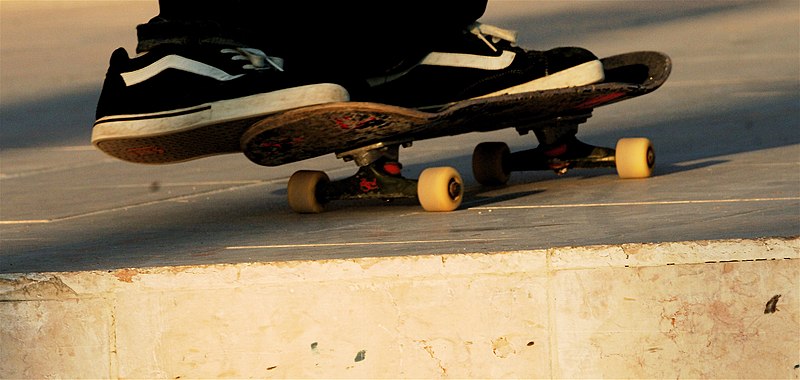 Datei:Skating in Sesimbra.jpg