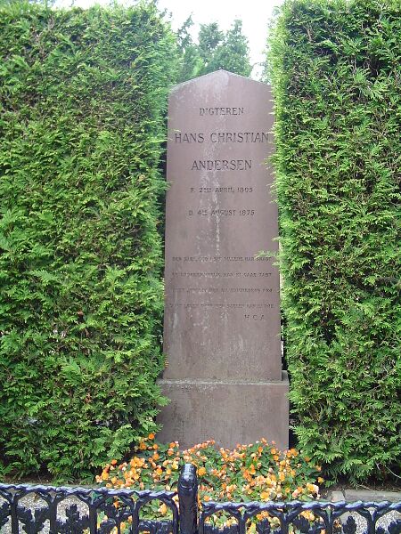 Datei:900px-H. C. Andersen grave 1.jpg