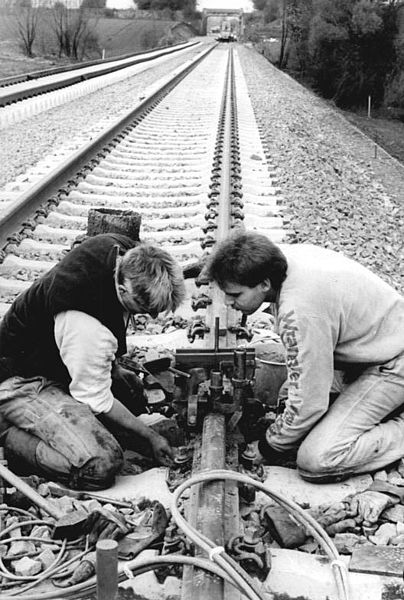 Datei:Bundesarchiv Bild 183-1990-0426-001, Eisenbahnbau Eichenberg-Arenshausen.jpg