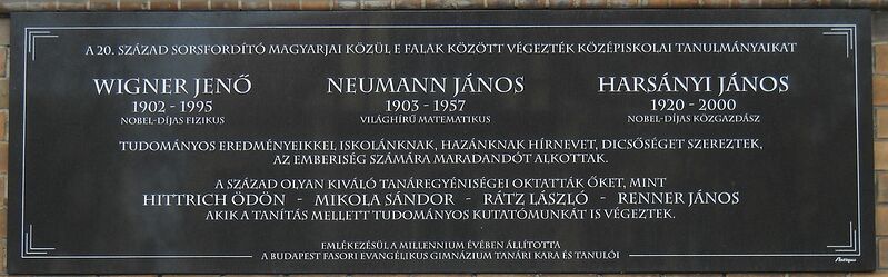 Datei:1200px-WignerNeumannHarsanyi Varosligeti17.jpg