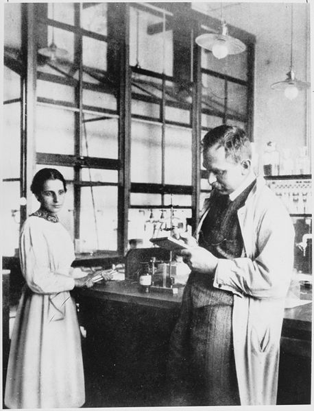 Datei:Otto Hahn und Lise Meitner.jpg