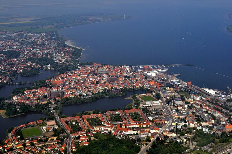 Datei:1599px-Stralsund, Altstadt (2011-05-21) 4.JPG