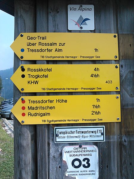 Datei:Wandern Schilder.jpg