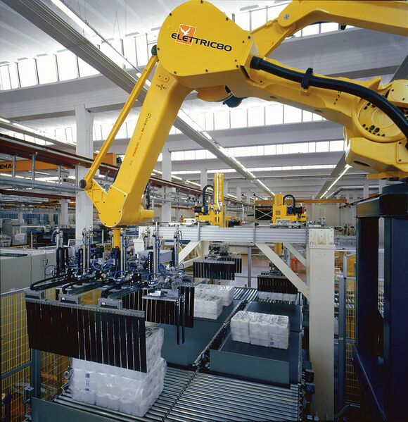 Datei:870px-Palletising robot.jpg
