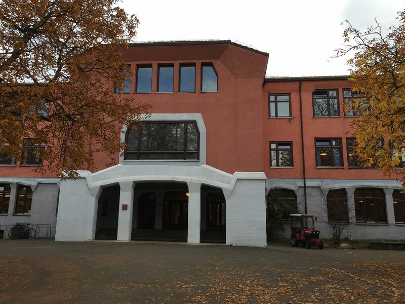 Datei:1024px-Waldorfschule Uhlandshöhe Stuttgart.jpg