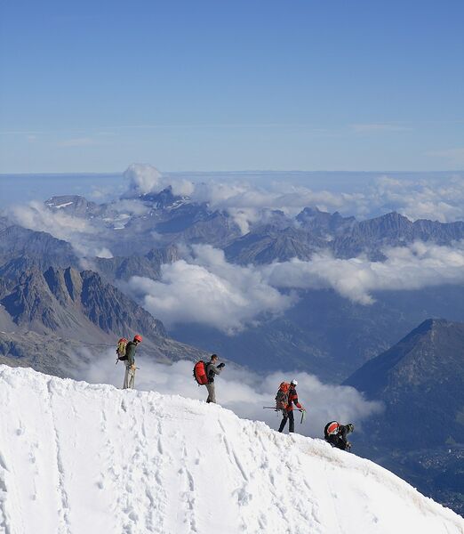 Datei:1044px-Alpinistes Aiguille du Midi 03.JPG