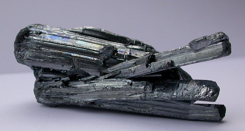 Datei:Stibnite Antimonite.jpg