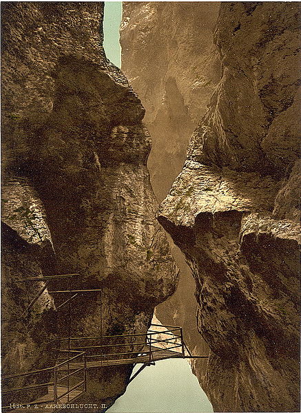 Datei:Aareschlucht bei Meiringen um 1900.jpeg