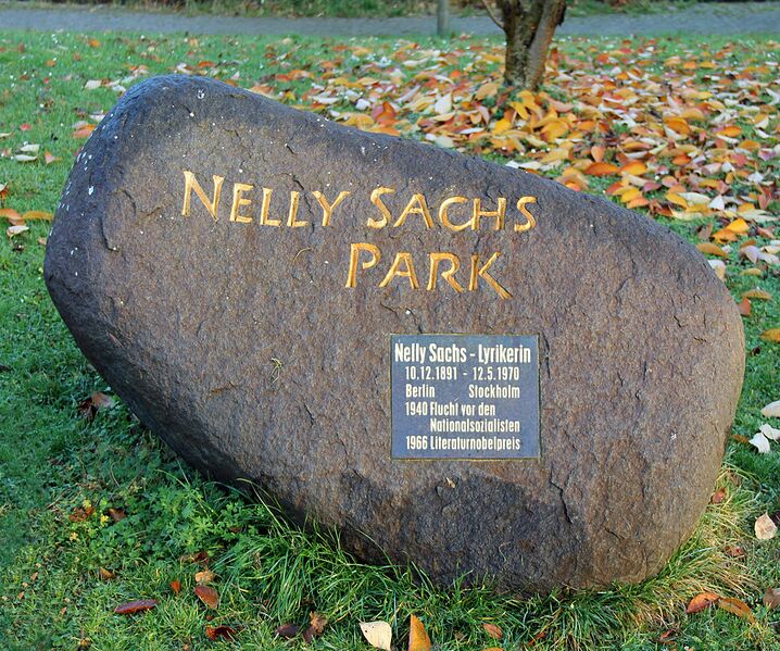 Datei:1077px-Gedenkstein Nelly-Sachs-Park (Schön) Nelly Sachs.jpg