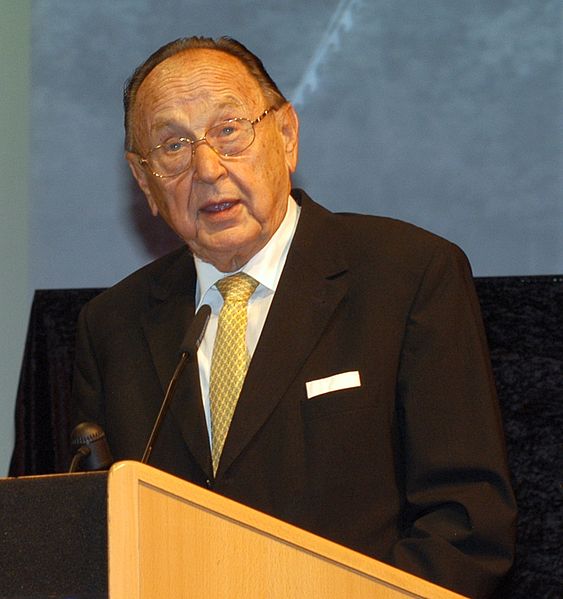 Datei:Aalkönig Hans-Dietrich Genscher (2) cropped.JPG