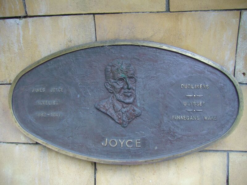 Datei:1600px-James Joyce 1882-1941.jpg