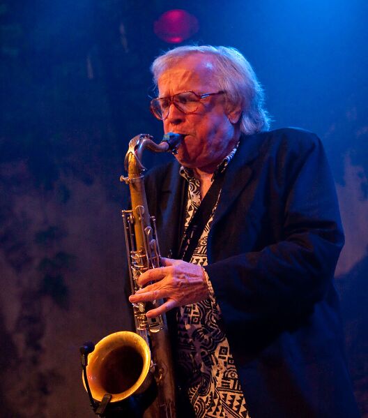 Datei:1056px-Klaus-doldinger-on-stage.jpg