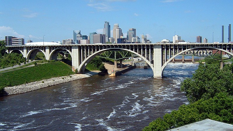 Datei:Cedar Avenue Bridge Minneapolis.jpg