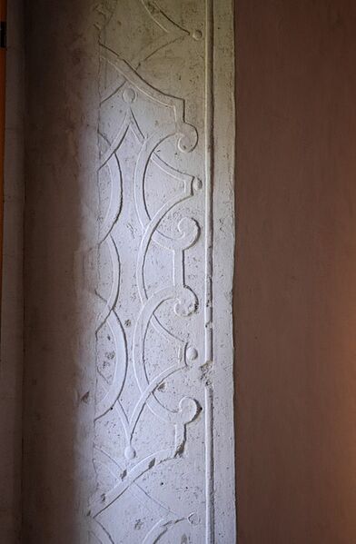 Datei:588px-Limberg Bandelwerk Fensterlaibung.jpg