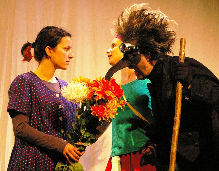 Datei:Theater Holzhausen-Die kleine Hexe2.JPG