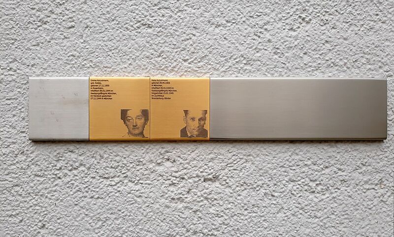 Datei:1000px-Gedenktafel Hutzelmann München Margarethenstraße 18.jpg