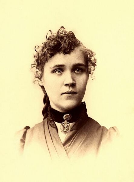 Datei:460px-VoltairinedeCleyre.jpg
