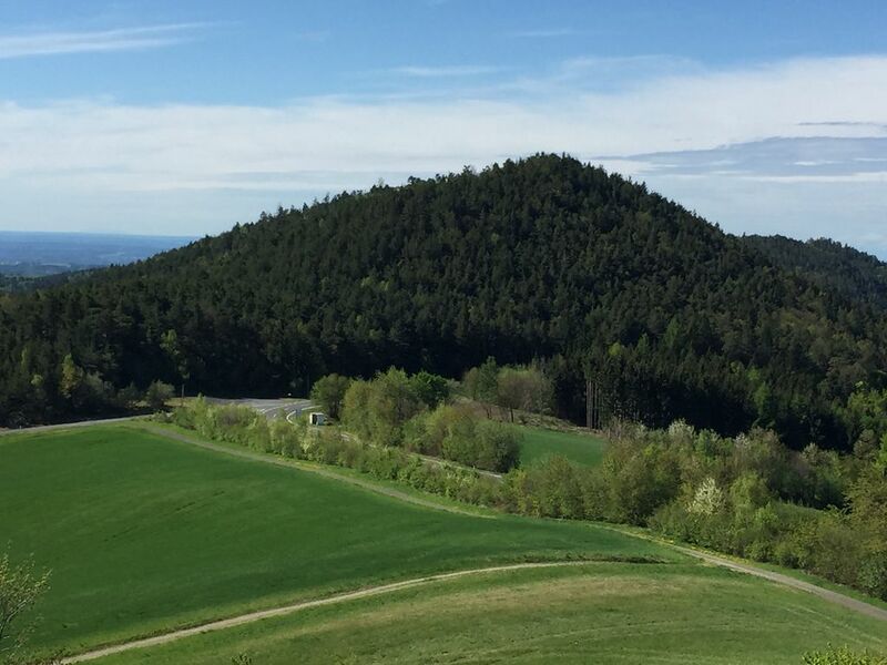 Datei:1024px-Herzberg vom Guglhupf gesehen.JPG