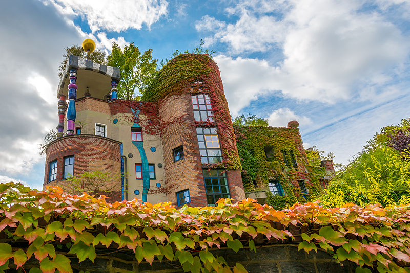 Datei:Hundertwasserhaus Bad Soden Autumn.jpg