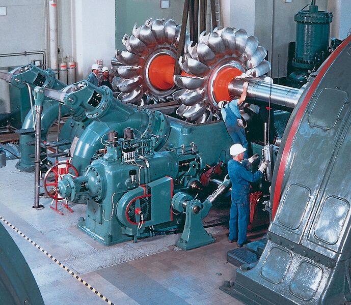 Datei:1034px-Walchenseewerk Pelton 120.jpg