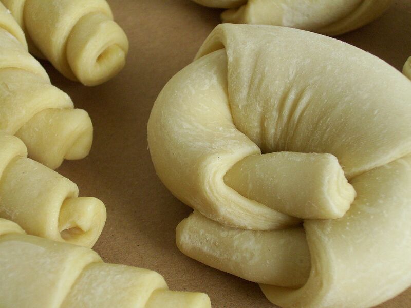Datei:1200px-La parisienne unbaked croissant.jpg