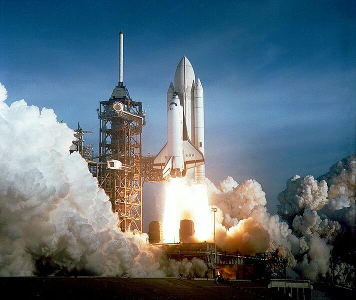 Datei:1068px-Space Shuttle Columbia launching.jpg