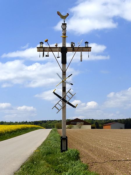 Datei:Arma-Christi-Kreuz bei Appertshofen (Stammham).JPG