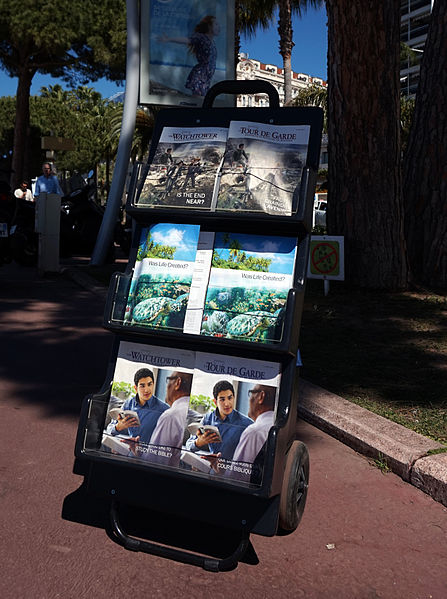 Datei:Jehovah's witnesses literature.jpg
