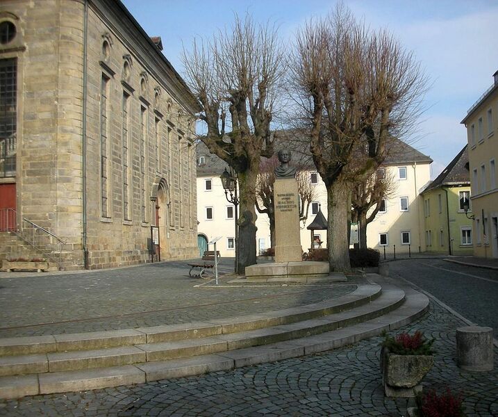 Datei:1076px-Jean paul geburtshaus.jpg