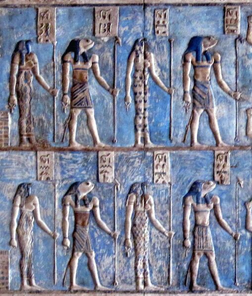 Datei:1018px-Dendera Deckenrelief 02 d.jpg