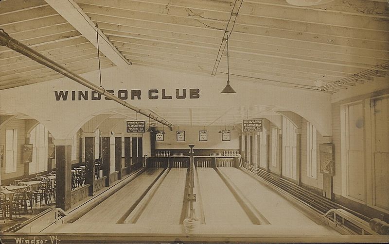 Datei:PostcardWindsorVTWindsorClubBowlingLanesCirca1910.jpg