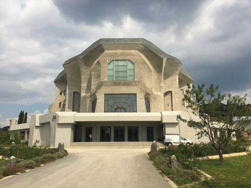 Datei:1024px-Goetheanum 2018 Westansicht.jpg